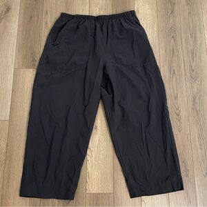 Lululemon Lightweight Mid-Rise Barrel Crop Pants Black